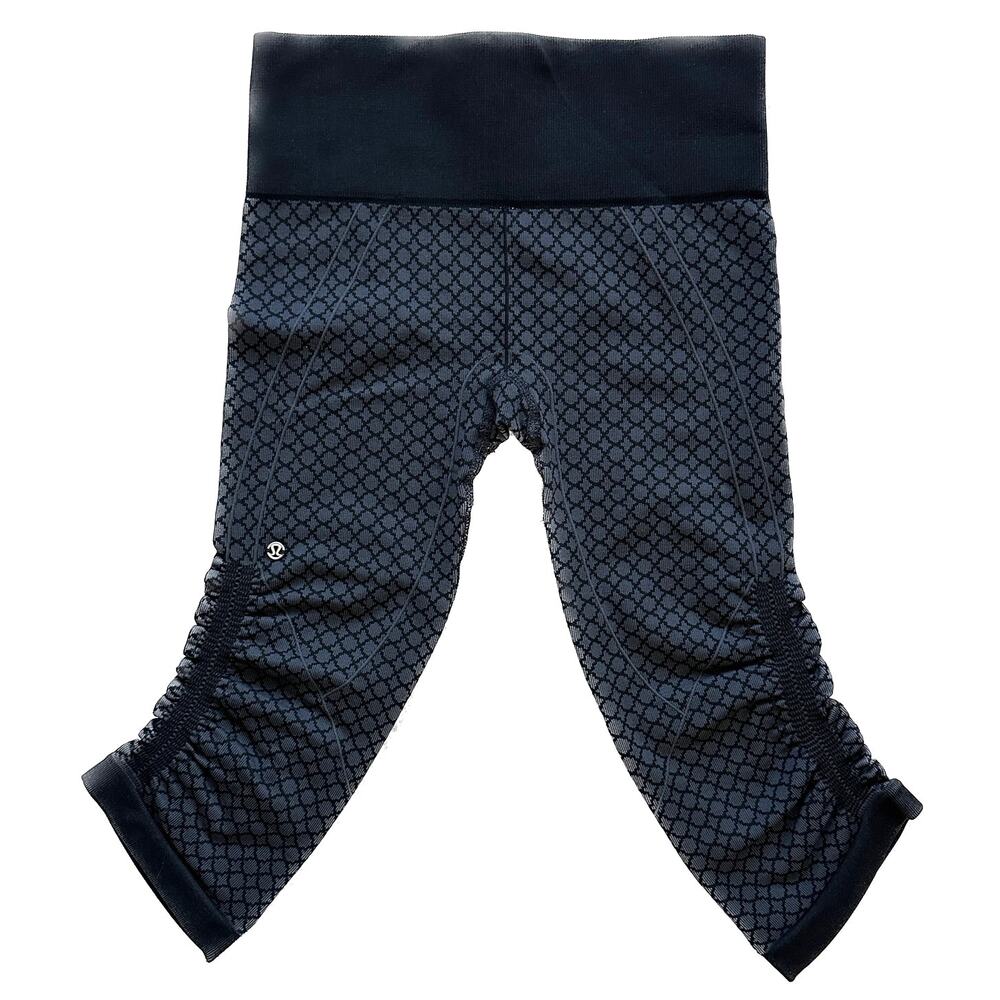Lululemon In the Flow ll Geo Soul Cinched Ruched Gray Black Capri Leggings 4